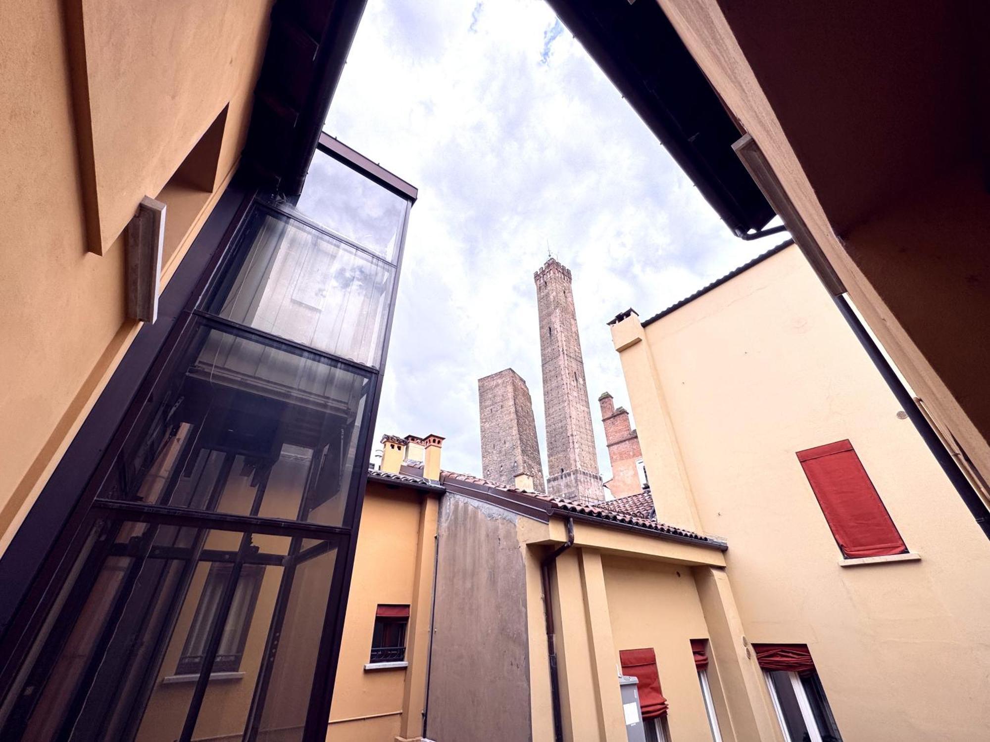 Realkasa Towers View Apartment Болоня Екстериор снимка